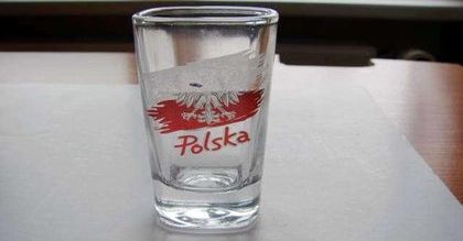 Alarm! Te kieliszki są trujące