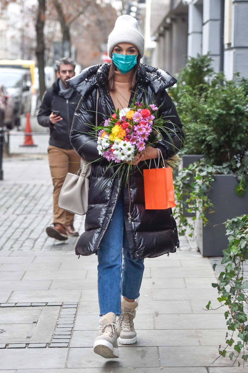 Paulina Krupińska z prezentami pod studiem Dzień Dobry TVN