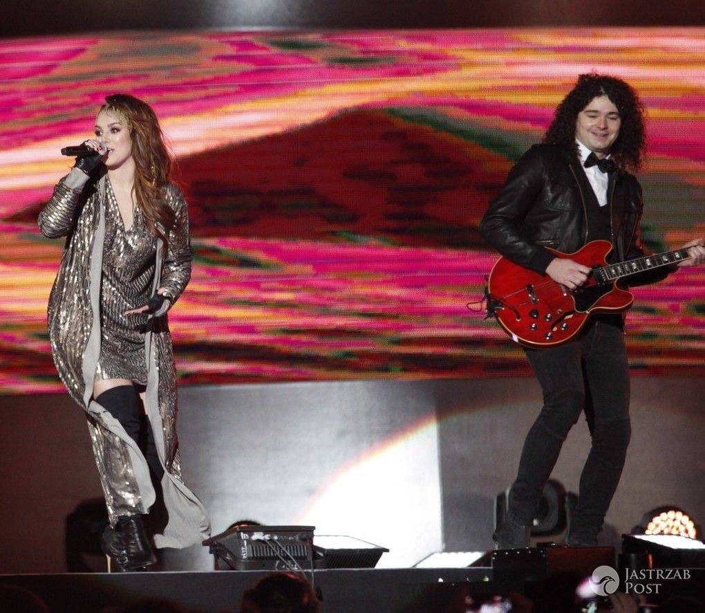 Ewa Farna i Martin Chobot (chłopak wokalistki), sylwester z Dwójką 2015, Wrocław (fot. AKPA)
