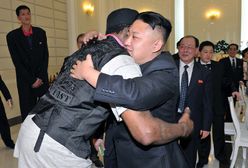 Dennis Rodman i Kim Dzong Un w serdecznym uścisku