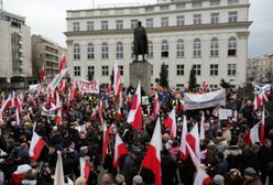 Marsz w Obronie Demokracji i Wolności Mediów na ulicach Warszawy