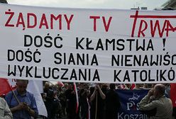 Z transparentami w obronie TV Trwam