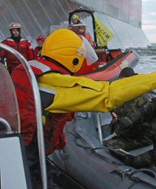 Aktywiści Greenpeace oskarżeni o terroryzm