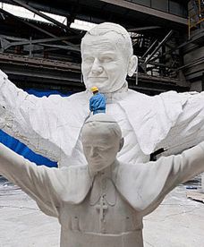 Prace nad pomnikiem papieża Jana Pawła II