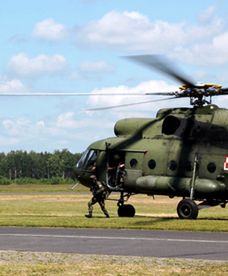 Spadochroniarze "opanowali" lotnisko w Drawsku Pomorskim