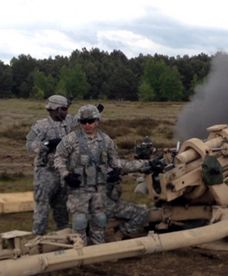 Strzelanie artyleryjskie żołnierzy USA pod Toruniem