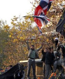 "Mołotowami" w ambasadę