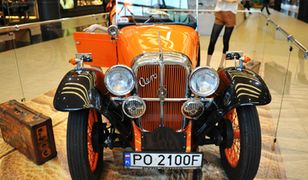 Wystawa zabytkowych samochodów