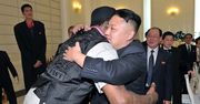 Dennis Rodman i Kim Dzong Un w serdecznym uścisku