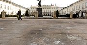 Znicze zniknęły sprzed Pałacu