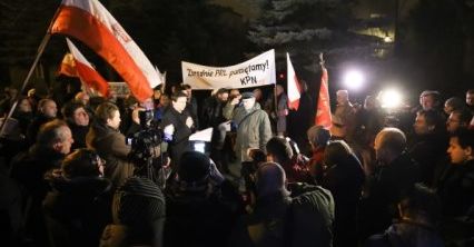 Manifestacja przed domem gen. Czesława Kiszczaka