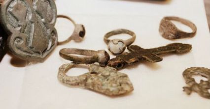 Chciał sprzedać w sieci archeologiczne skarby