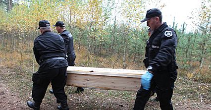 12 trumien odnaleziono w lesie koło Konina
