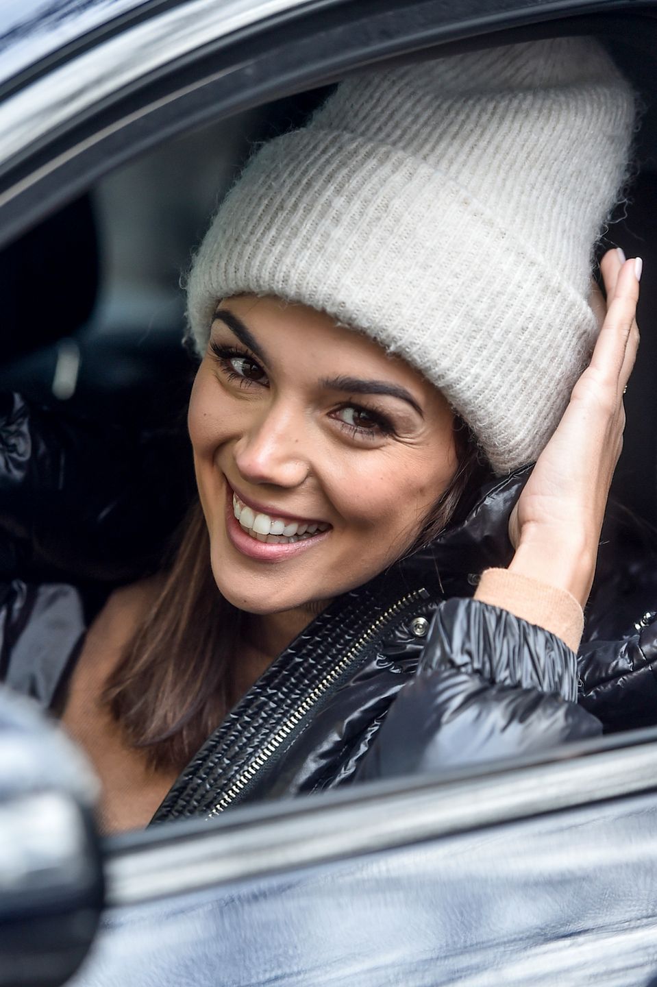 Paulina Krupińska z prezentami pod studiem Dzień Dobry TVN