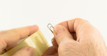 Prosty test taśmy klejącej. Pomoże wykryć powszechną chorobę