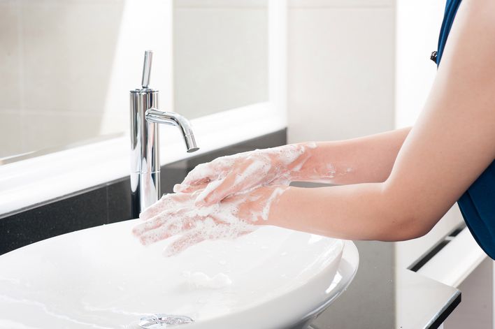 Ochrona przed koronawirusem to przede wszystkim częste i dokładne mycie rąk.