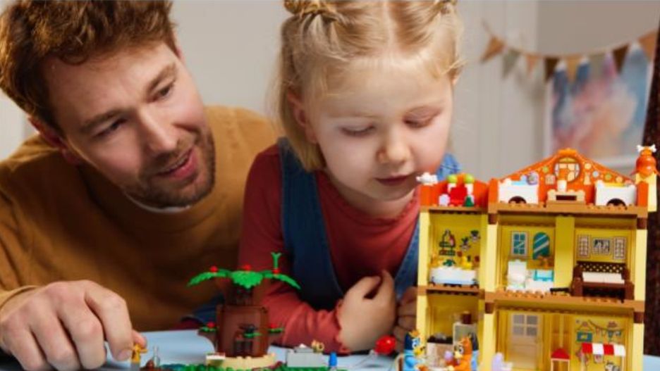 Bluey i rodzina Heelerów w świecie LEGO. Prawdziwa gratka dla najmłodszych