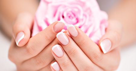 Jak dbać o paznokcie w domu - kosmetyki, prawidłowy manicure, dieta na paznokcie