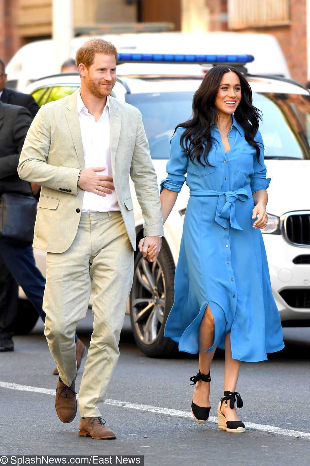 Meghan Markle w RPA w niebieskiej sukience