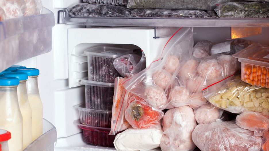 Tych produktów nigdy nie mroź. Tak unikniesz katastrofy