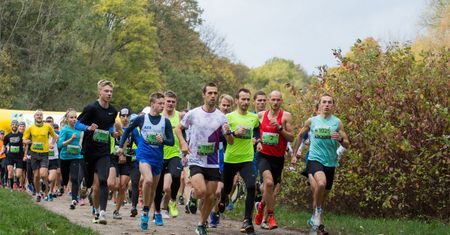Szybkie bieganie podczas drugiego biegu CITY TRAIL w Poznaniu