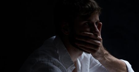 E-papieros wybuchł mu w twarz. Nastolatek stracił zęby i część szczęki