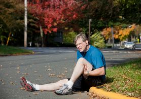 Torebka stawowa - urazy, objawy, pierwsza pomoc, leczenie, powikłania