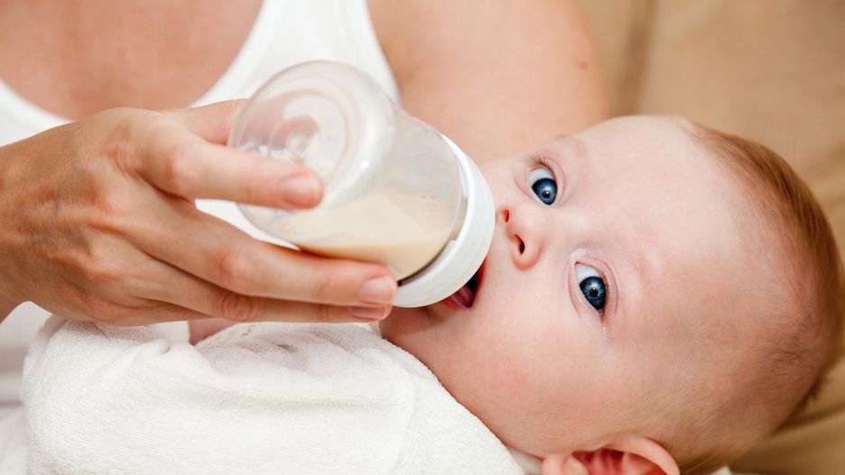 Karmienie butelką – błędy najczęściej popełniane przez rodziców