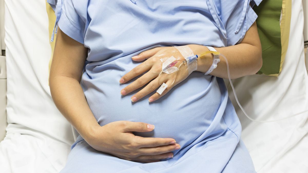 Odklejenie się łożyska – objawy, przyczyny i postępowanie