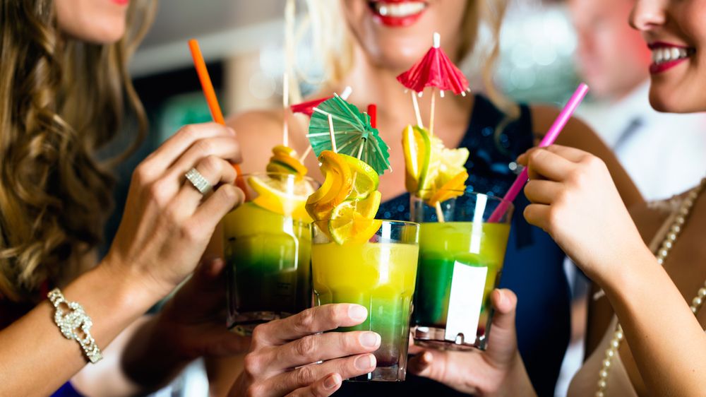 Studenci dbają o pijane koleżanki