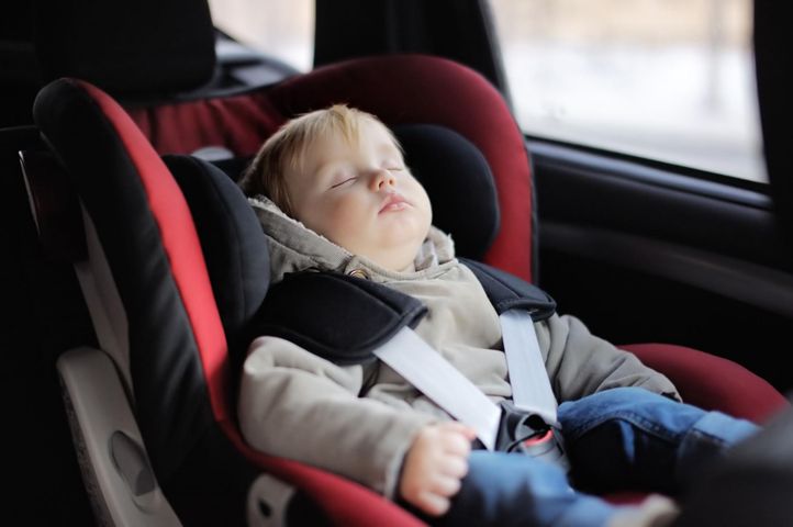 Fotelik samochodowy zapewnia dziecku bezpieczeństwo