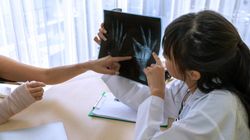 Zdjęcie rentgenowskie - wynalezienie promieniowania, zastosowanie w medycynie, jak powstaje, wykorzystanie promieniowania poza medycyną, szkodliwość promieniowania