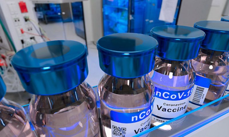 Dr Sutkowski komentuje liczbę szczepionek, które ulegają utylizacji