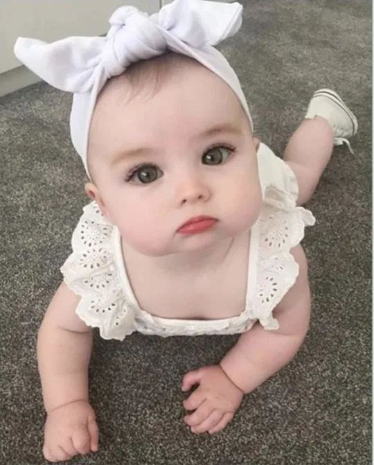 Edytowane zdjęcie córki Amandy, na którym ma zmieniony kolor oczu i dodany makijaż