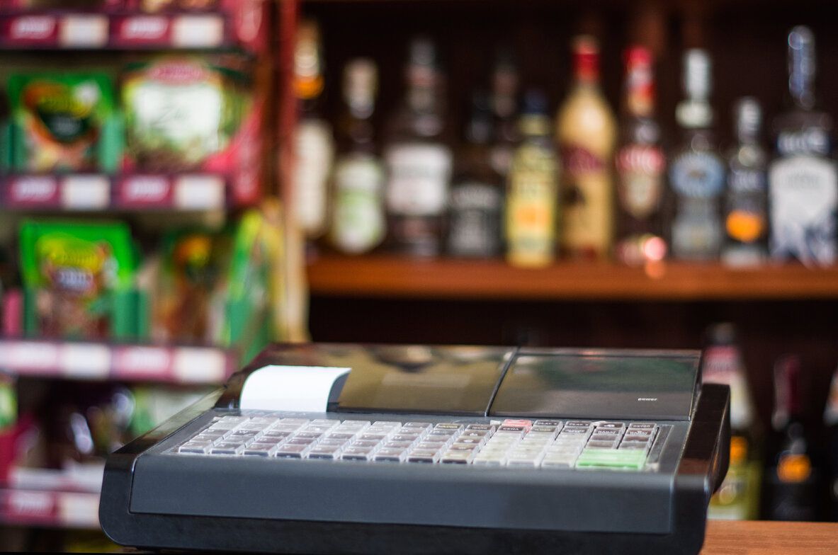 Alkohol ma zniknąć z pola widzenia? Jest petycja do resortu zdrowia