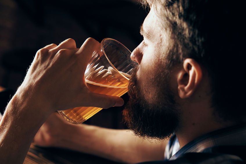 Badanie trwało 25 lat. Tak działa picie piwa na organizm