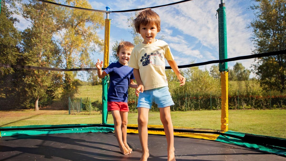 Trampolina jest bardzo niebezpieczna według ratowników medycznych