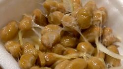 Śmierdzi, klei się i wygląda podejrzanie. Ale to właśnie dlatego natto działa