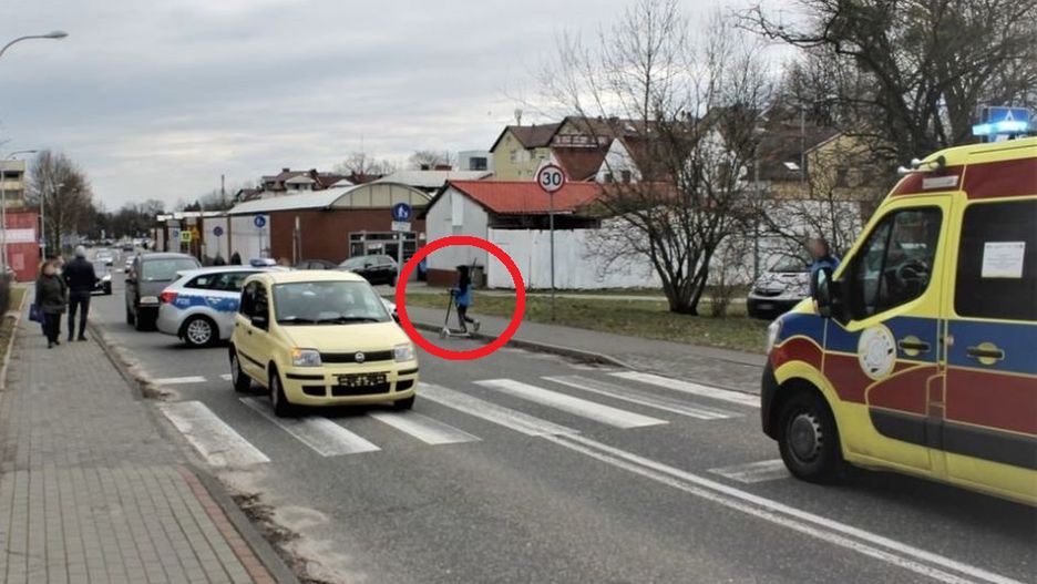 Dziewięciolatkę potrącono na przejściu. Policja twierdzi, że to jej wina