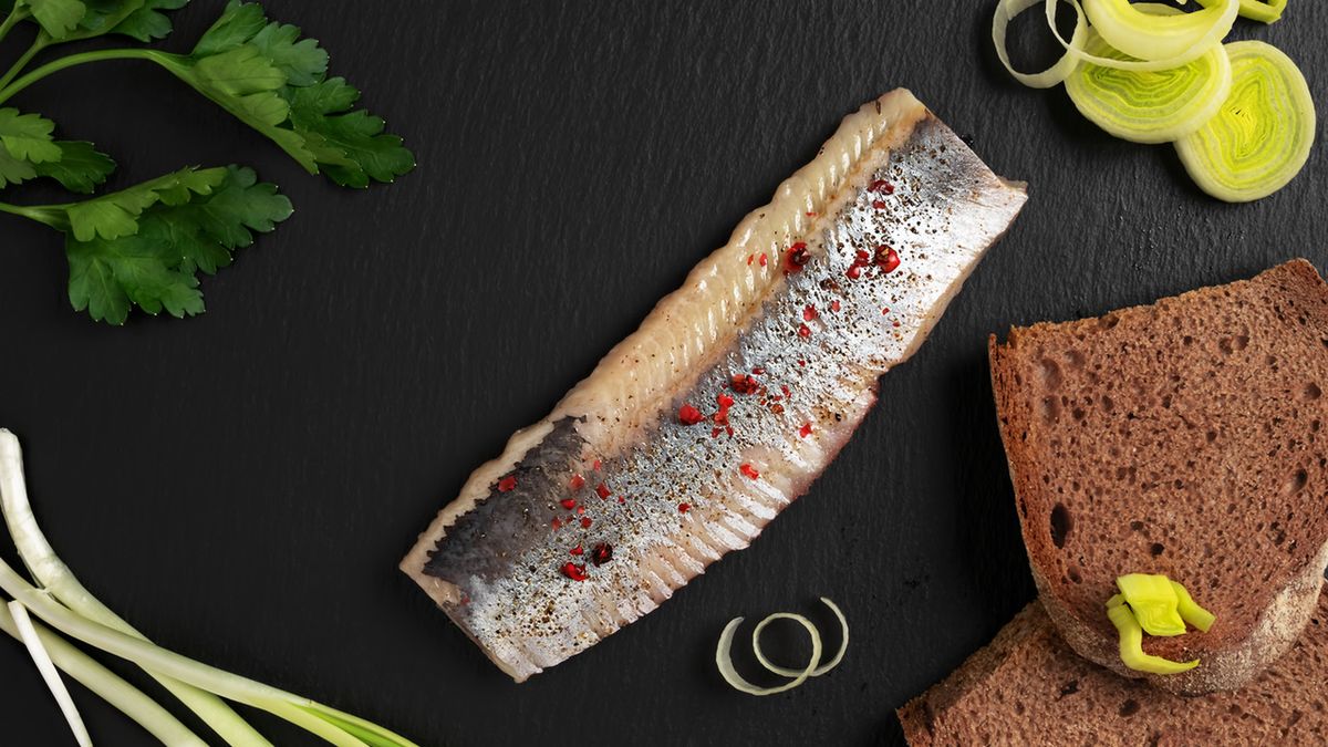 Matiasy to śledzie atlantyckie poniżej 12. miesiąca życia.