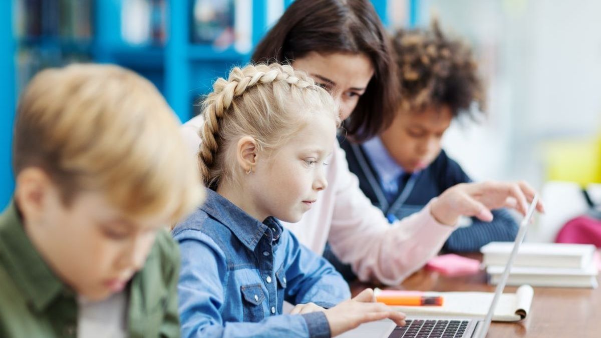 Jak wybrać korepetycje z języka angielskiego dla dziecka? Aleksandra Snuzik, Academic Manager Tutlo4Kids & Tutlo4Teens, Tutlo