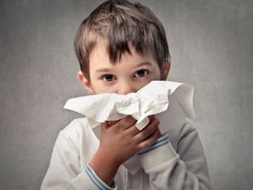 Jak opiekować się chorym dzieckiem, by samemu nie zachorować?
