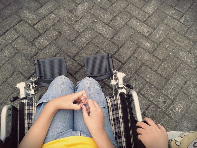 Niepełnosprawny chłopiec pobity na stacji benzynowej