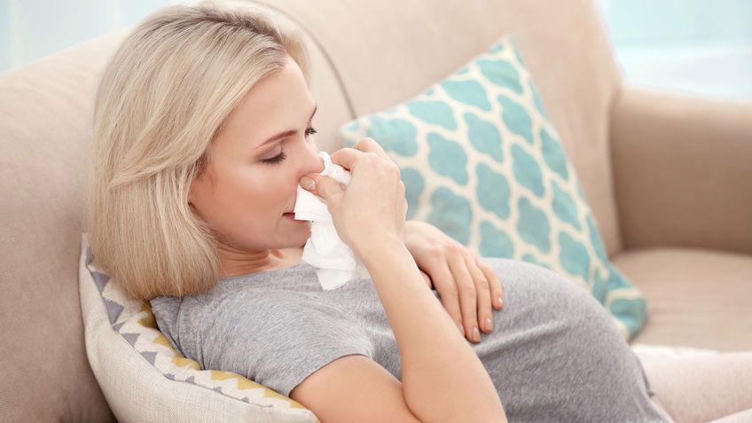 Kaszel w ciąży. Jak go leczyć?