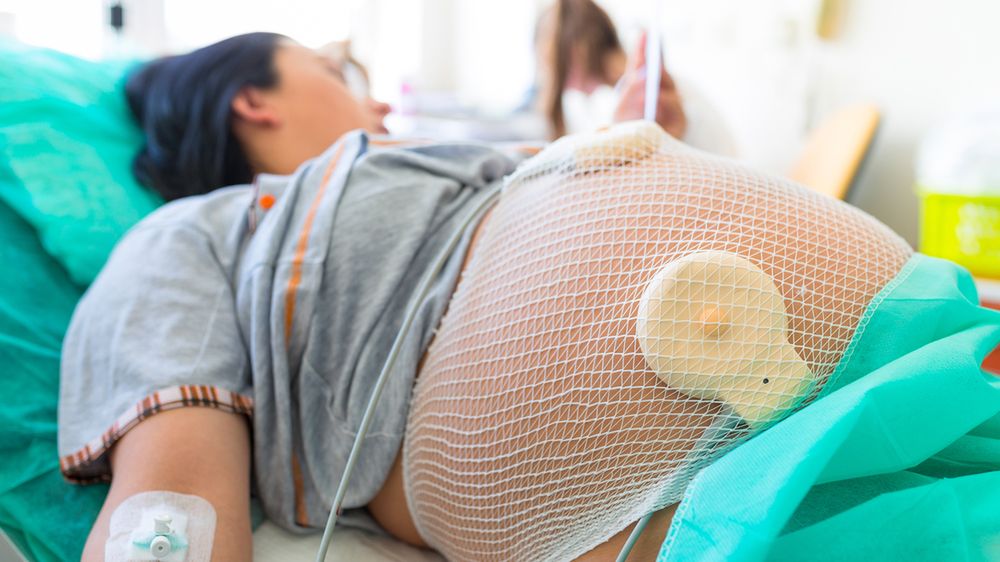 Kobiety nie powinny pomijać wyboru koszuli do porodu w czasie przygotowań