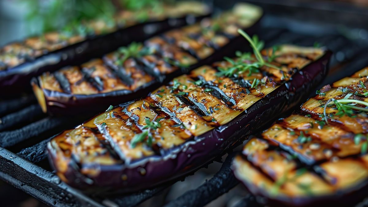 Bakłażan z grilla smakuje wyśmienicie.