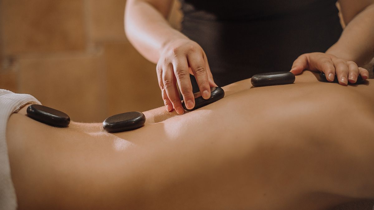 Kamienie bazaltowe to skały wykorzystywane do masażu.