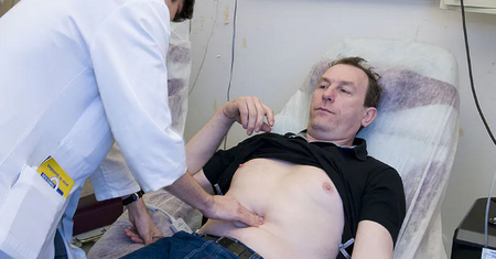 Polacy się go boją. Tymczasem w 20 minut może unieszkodliwić raka jelita grubego