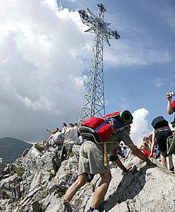 Ratownicy znaleźli przy Giewoncie zwłoki w rozkładzie