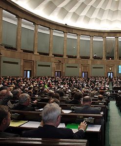 Parlamentarzyści dają sobie po cichu podwyżki